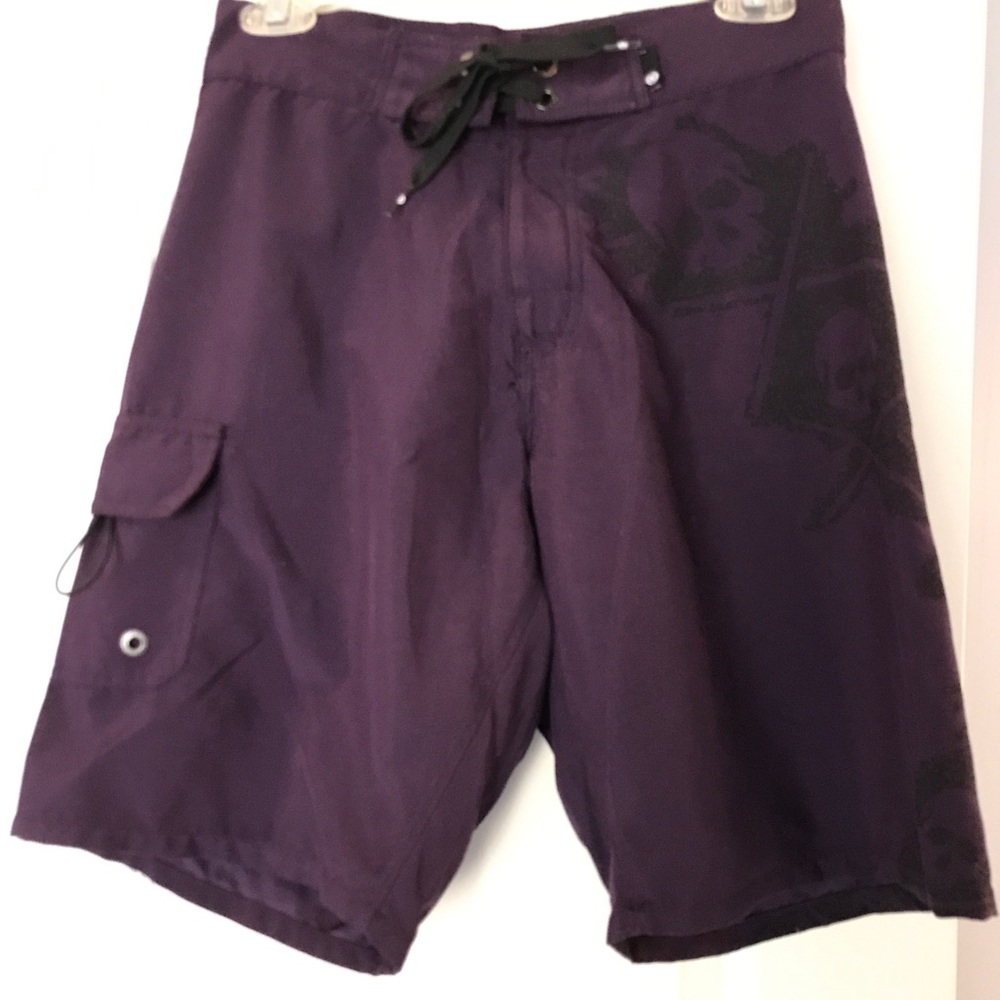 Skateboarding skull shorts